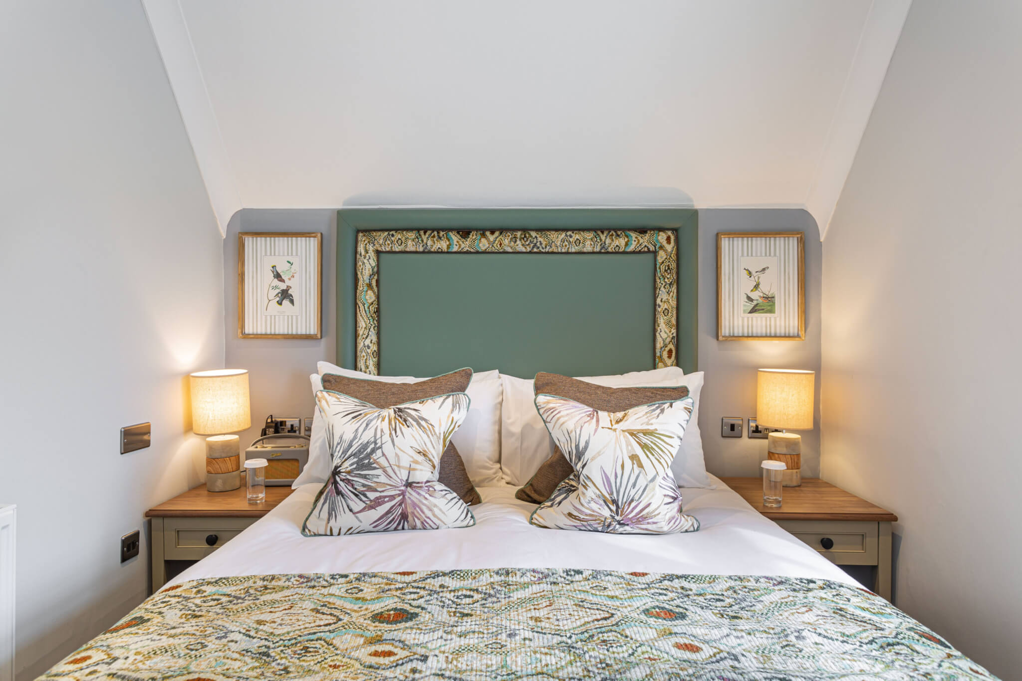 Manor Hotel Classic Double Room Bed scaled