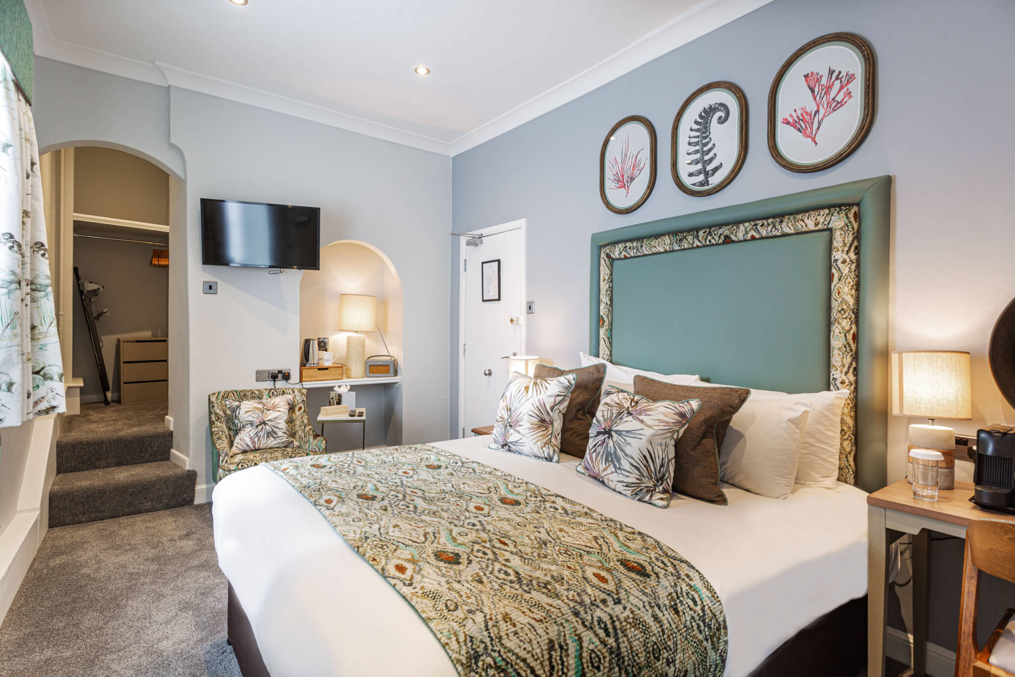 Manor Hotel Classic Double Room Bedroom scaled