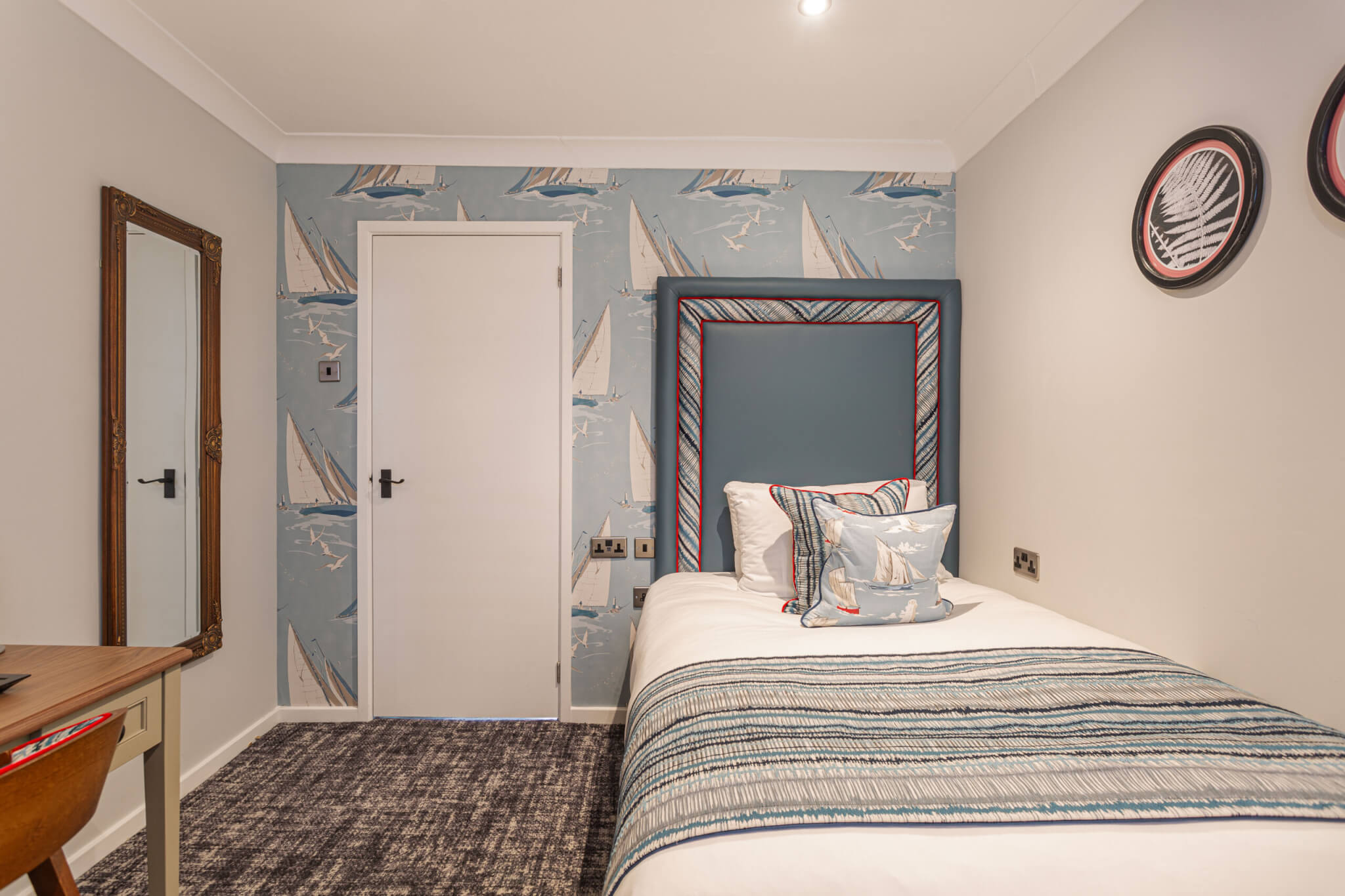 Manor Hotel Classic Single Room Bedroom scaled