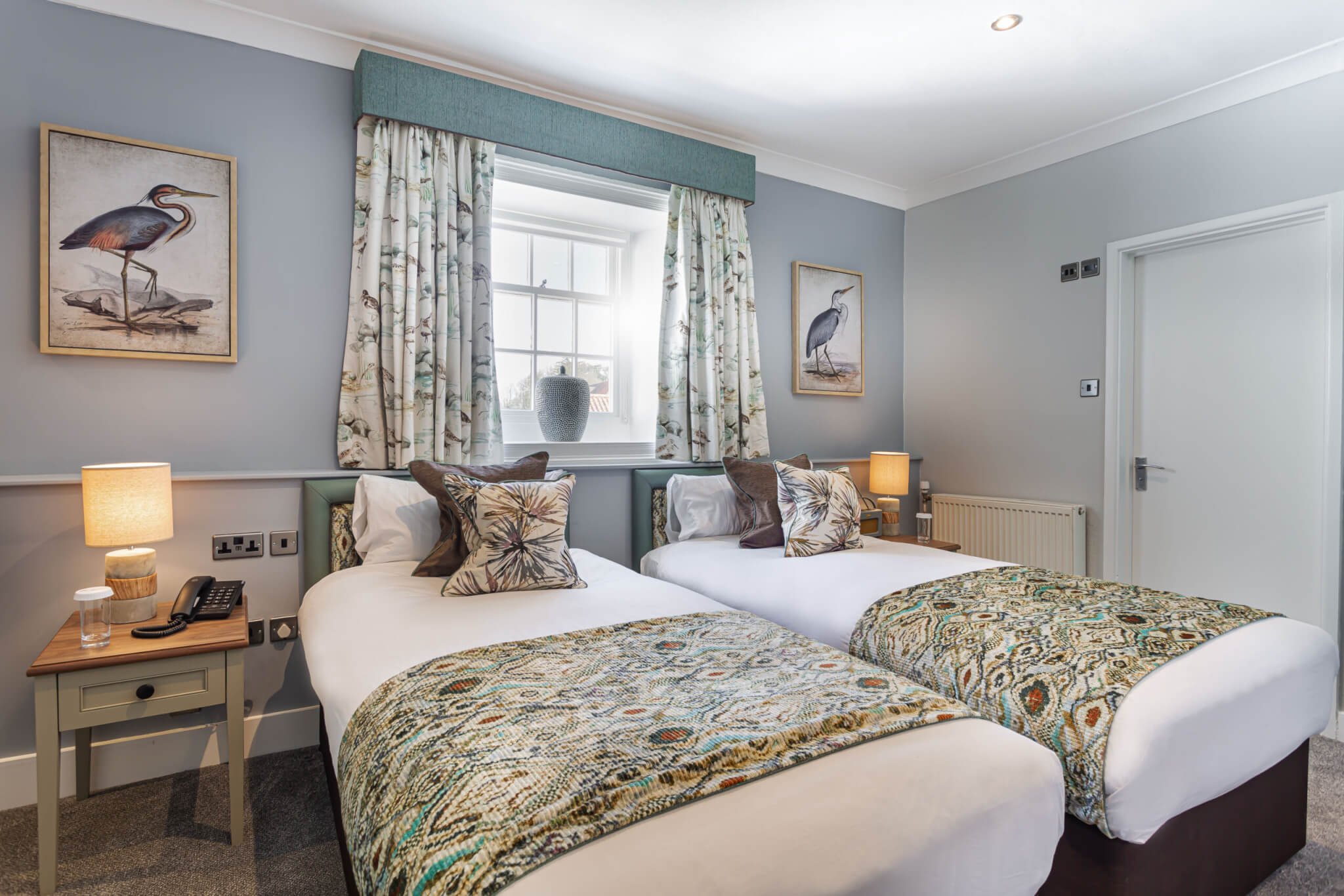 Manor Hotel Classic Twin Room scaled