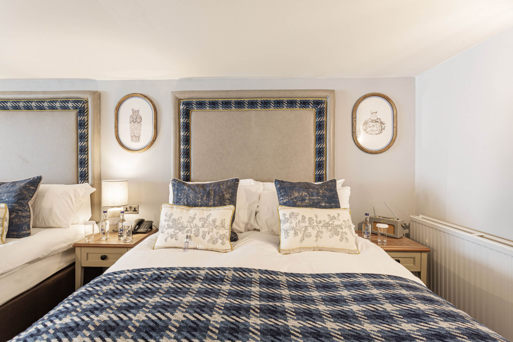 Manor Hotel Deluxe Twin Room scaled
