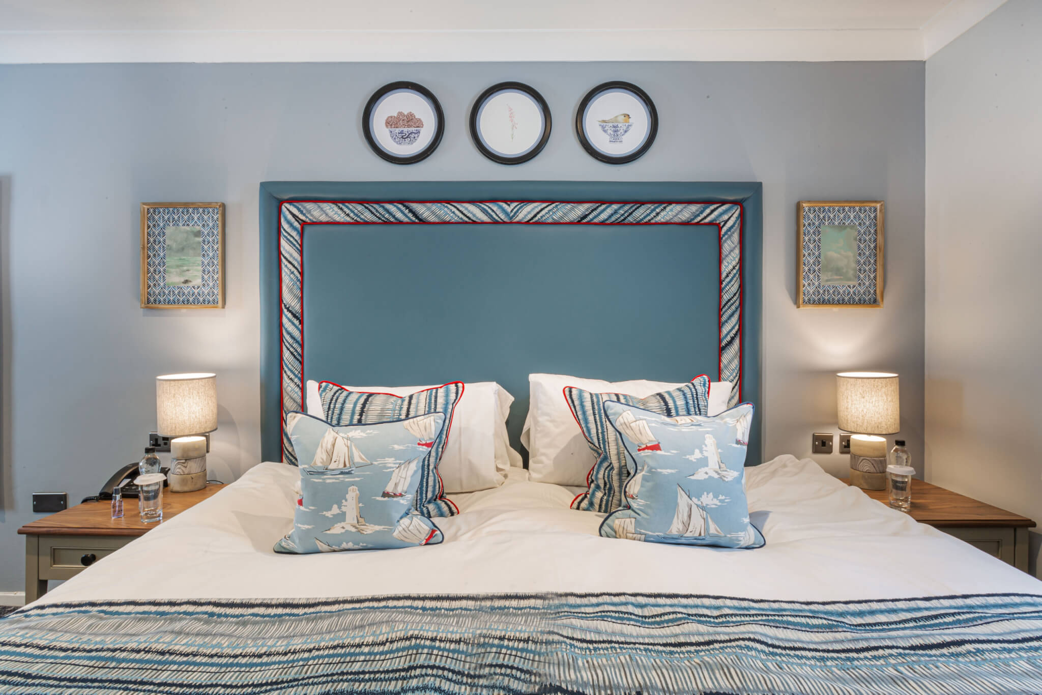 Manor Hotel Superior Double Room Bed scaled