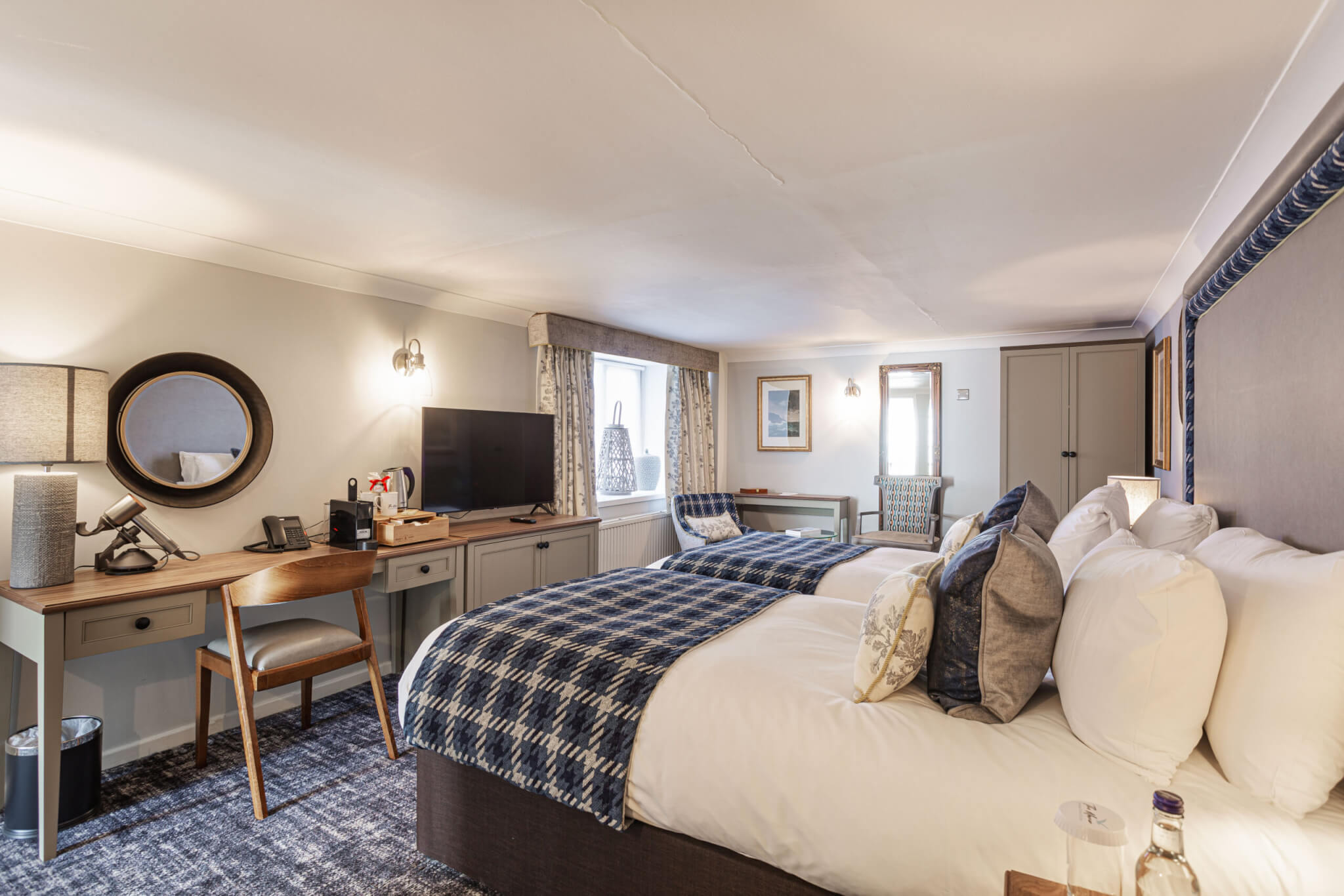 Manor Hotel Superior Twin Room Bedroom scaled