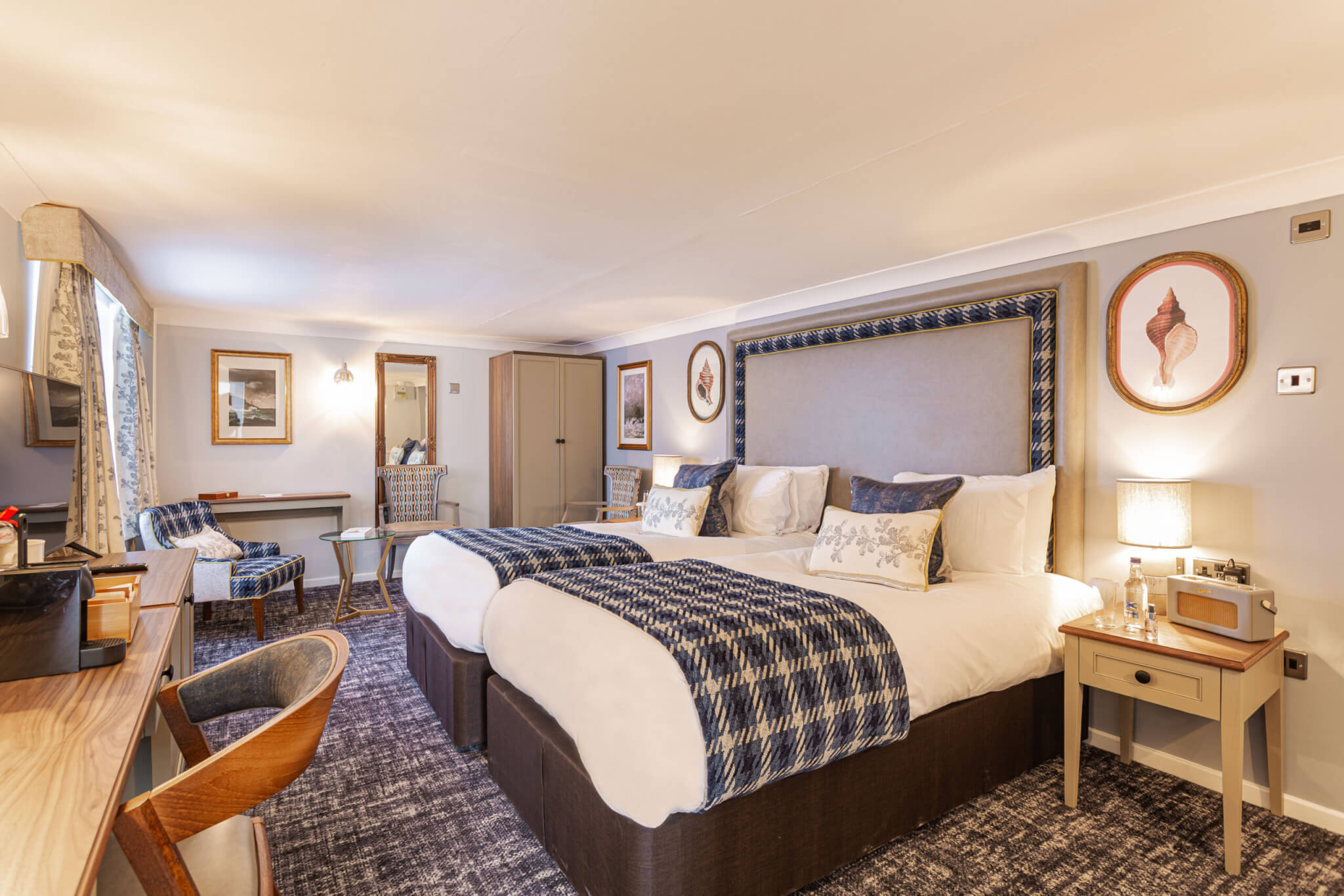 Manor Hotel Superior Twin Room scaled